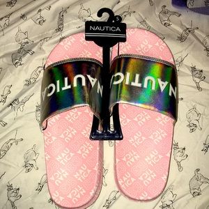 Pink holographic Náutica Flip Flops